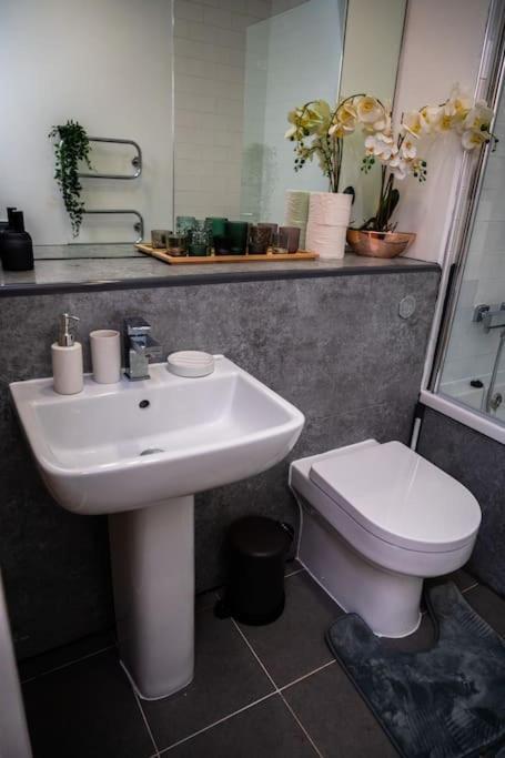 2 Bed Apt In Leeds City Centre Zewnętrze zdjęcie